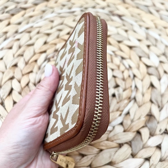 Michael Kors canvas monogram with genuine leather trim zip-around card wallet - Picture 4 of 9